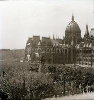 cca 1948 Rákosi Mátyás választási nagygyűlése az Országház előtt, 7 db szabadon felhasználható vinta...