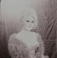 cca 1967 Váradi Hédi színésznőről készült 9 db szabadon felhasználható vintage negatív, 6x6 cm