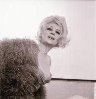 cca 1967 Váradi Hédi színésznőről készült 9 db szabadon felhasználható vintage negatív, 6x6 cm