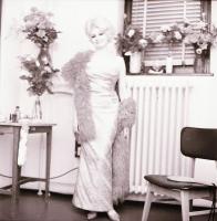 cca 1967 Váradi Hédi színésznőről készült 9 db szabadon felhasználható vintage negatív, 6x6 cm