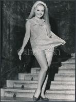 cca 1975 Divatfelvételek Londonban, Párizsban, Budapesten, 3 db feliratozott vintage fotó, 23x17 cm ...