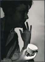cca 1958 Dr. Csörgeő Tibor (1896-1968): Gardénia arckép, jelzés nélküli vintage fotó a szerző hagyatékából, 24x18 cm