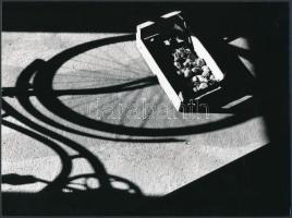 1996 Mazumel László: Csendélet, feliratozott vintage fotóművészeti alkotás, 17x23 cm