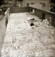 1981 Serényfalvi téglagyár, 48 db szabadon felhasználható vintage negatív, 6x6 cm és 24x36 mm