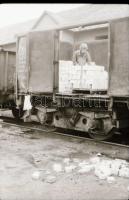 1981 Serényfalvi téglagyár, 48 db szabadon felhasználható vintage negatív, 6x6 cm és 24x36 mm