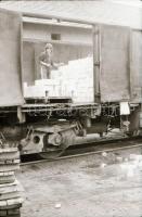 1981 Serényfalvi téglagyár, 48 db szabadon felhasználható vintage negatív, 6x6 cm és 24x36 mm