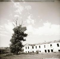 1982 Tarnaörsi romos kastély, 17 db szabadon felhasználható vintage negatív, 6x6 cm