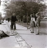 cca 1970 Kecskeméti városképek, 13 db vintage negatív Medgyesi László (?-?) hagyatékából, 6x6 cm