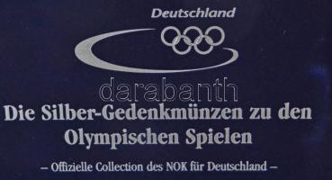 Vegyes 24db-os olimpiai témájú forgalmi ezüst emlékpénz gyűjtemény fa díszdobozban, 17klf ország érm...
