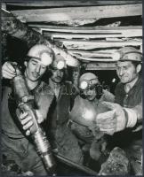 cca 1980 Mogyorósbánya és az oroszlányi szénbánya, 2 db vintage fotó, 21x17 cm