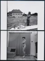 cca 1977 Szép leányok szolidan erotikus fényképei, 13 db vintage negatívról készült mai nagyítások, ...