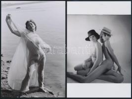 cca 1977 Szép leányok szolidan erotikus fényképei, 13 db vintage negatívról készült mai nagyítások, ...