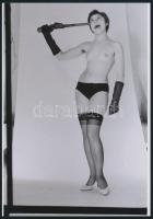 cca 1970 Csőre töltve, 3 db szolidan erotikus fénykép, vintage negatívokról készült mai nagyítások, ...