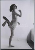 cca 1974 Fűzőcske, 2 db szolidan erotikus fénykép, vintage negatívokról készült mai nagyítások, 25x1...