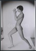 cca 1979 Kis Virág a műteremben, 2 db szolidan erotikus fénykép, vintage negatívokról készült mai na...