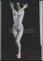 cca 1974 Láncos táncos, 3 db szolidan erotikus fénykép, vintage negatívokról készült mai nagyítások,...