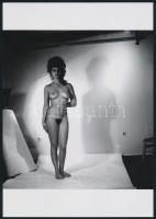 cca 1972 Műtermi vázlatok, 3 db szolidan erotikus fénykép, vintage negatívokról készült mai nagyítás...