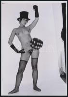 cca 1973 Szolidan erotikus fényképek tétele, 4 db vintage negatívról készült mai nagyítások, 25x18 c...