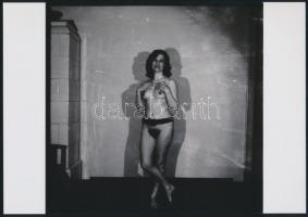 cca 1973 Szolidan erotikus fényképek tétele, 4 db vintage negatívról készült mai nagyítások, 25x18 c...