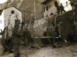 1918 ,,Tombafront" feliratú borítékban 21 db vintage negatív egy, az I. világháborúban szolgála...