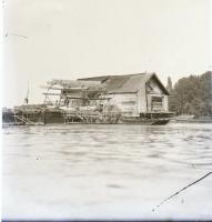 cca 1926 A Dunára telepített hajó-vízimalom, vintage üveglemez negatív, Kerny István (1879-1963) hag...
