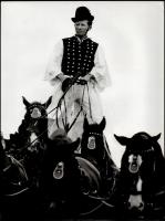 cca 1975 Produkciók, Schütz István 2 db feliratozott vintage fotóművészeti alkotása, 40x30 cm