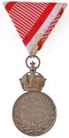 1911. "Ezüst Katonai Érdemérem / Signum Laudis" fehérfém kitüntetés modern mellszalaggal (...