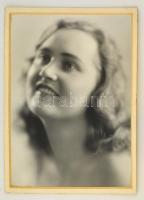 cca 1935 Demeter Károly (1892-1983): Portré, feliratozott vintage fotóművészeti alkotás, kasírozva, 40x30 cm