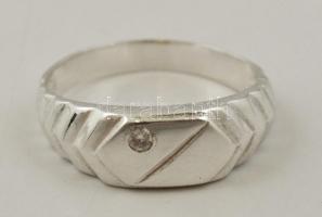 Ezüst(Ag) köves gyűrű, jelzett, méret: 64, bruttó: 3,9 g
