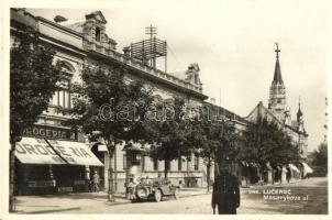 Losonc, Lucenec; Masaryk utca, autó, gyógyszertár, felállványozott református templom / Masarykova ulica, Drogeria / street view with automobile, pharmacy, church construction (ragasztónyom / gluemark)