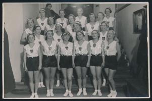 cca 1920-1930 BSE női tornászainak fotói, 8 db, három pecséttel jelzett, Bp., Schäffer Gy. Fotószalo...