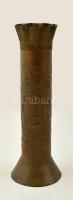 Töltényhüvelyből készült virágmintás réz váza, m:25 cm