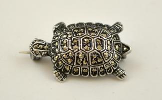 Ezüst(Ag) markazitos teknős kitűző, jelzett, 3x2,1 cm, bruttó: 6,9 g