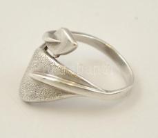Ezüst(Ag) levélmintás gyűrű, jelzett, méret: 54, nettó: 2,8 g