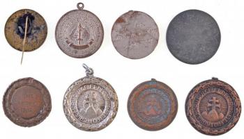 8db-os vegyes magyar jelvény és díjérem tétel, közte Szamosi Soós Vilmos (1885-1972) 1920. "Mag...