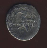 Római Köztársaság L. Valerius Acisculus 45. Denár Ag T:4