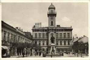 Komárom, Komarno; Klapka tér, városháza / square, town hall (EK)