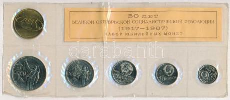 Szovjetunió 1967. 10k-1R "50 éves az 1917-es októberi orosz forradalom" 5xklf db-os forgalmi szett + "Leningrádi verde" emlékérem fóliatokban T:1 Soviet Union 1967. 10 Kopeks - 1 Roubel "50 years of the Great October Socialist Revolution" 5xdiff pcs in coin set + "Mint of Leningrad" commemorative medallion in foil packing C:UNC