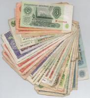 30db-os vegyes külföldi bankjegy tétel, közte Egyiptom. Jugoszlávia, Olaszország, Oroszország, Ukrajna T:III,III- 30pcs of various banknotes, including Egypt, Yugoslavia, Italy, Russia, Ukraine C:F,VG