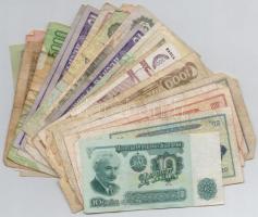 30db-os vegyes külföldi bankjegy tétel, közte Egyiptom. Jugoszlávia, Olaszország, Oroszország, Ukraj...