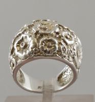 Ezüst(Ag) virágos gyűrű, jelzett, méret: 50, nettó: 9,1 g