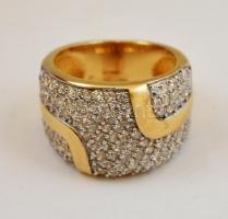 Ezüst(Ag) aranyozott apró kövekkel díszített gyűrű, jelzett, méret: 54, bruttó: 9,1 g
