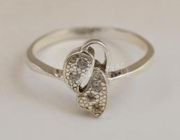 Ezüst(Ag) apró kövekkel díszített leveles gyűrű, jelzett, méret: 55, bruttó: 1,8 g
