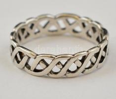 Ezüst(Ag) áttört fonott gyűrű, jelzett, méret: 60, nettó: 3,4 g