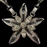 Ezüst(Ag) filigrán díszítésű virágos nyakék, apró kövekkel, jelzett, h: 40 cm, bruttó: 8,6 g