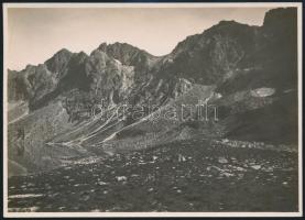 cca 1910  Magas-Tátra, Hincó-tó, Erdélyi Mór felvétele, hátulján feliratozva, 11,5×16 cm / Vysoké Tatry, vintage photo, with notes on its back,  11,5×16 cm