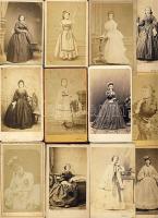1860-1880 Régi fényképek: Női teljes alak képek (12db)