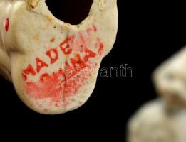 2 db jelzett kínai bohóc figura, kopott, m:11 cm (2×)