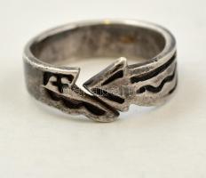 Ezüst(Ag) gyűrű, jelzett, méret: 52, nettó: 4,2 g