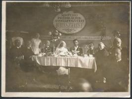 Dr. Kiss Ferenc(1889-1966)  Kossuth-díjas magyar orvos, anatómiai professzor esküvői vacsorája, fotó, 9x12 cm
